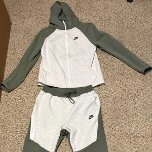 Selling full Medium green and white Nike tech fleece two piece
